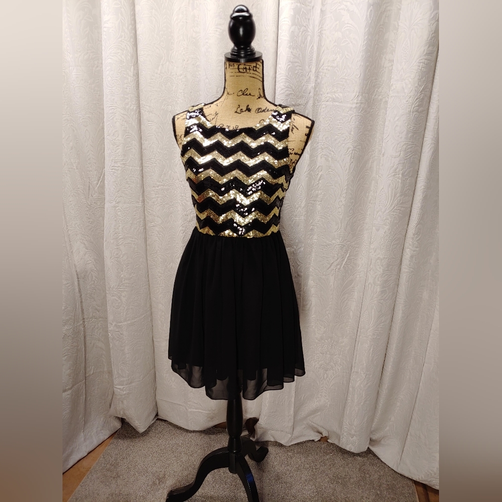 Forever 21 Black & Gold Sequin & Chiffon Cocktail Dress sz M